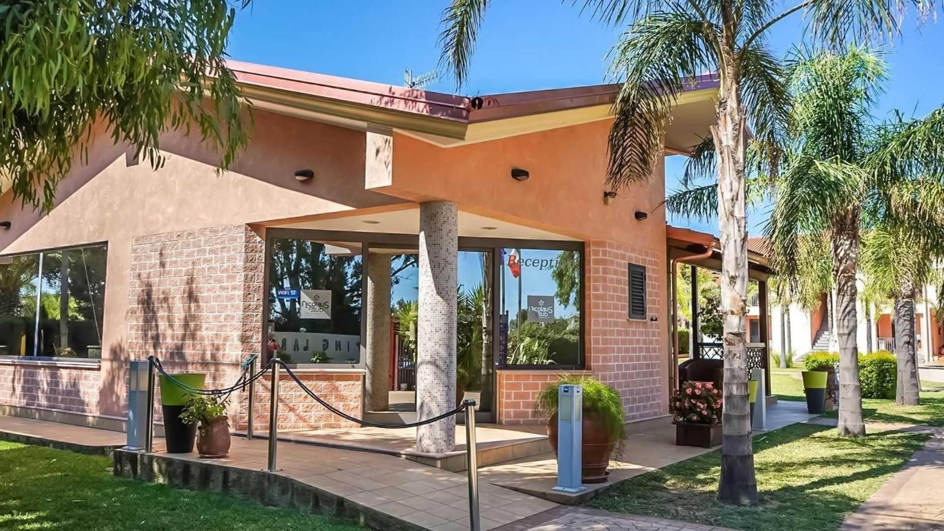 Club Esse Aquilia Beach Village Badolato Marina Exterior foto