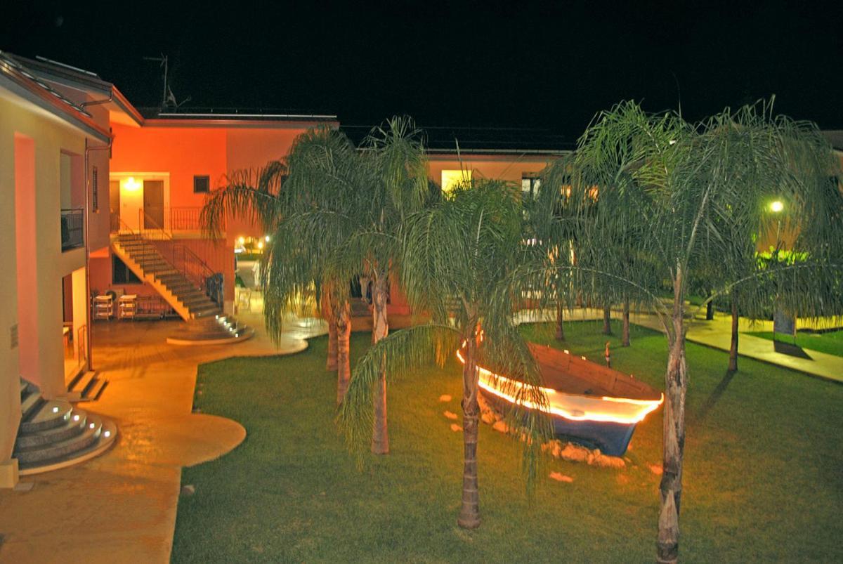 Club Esse Aquilia Beach Village Badolato Marina Exterior foto