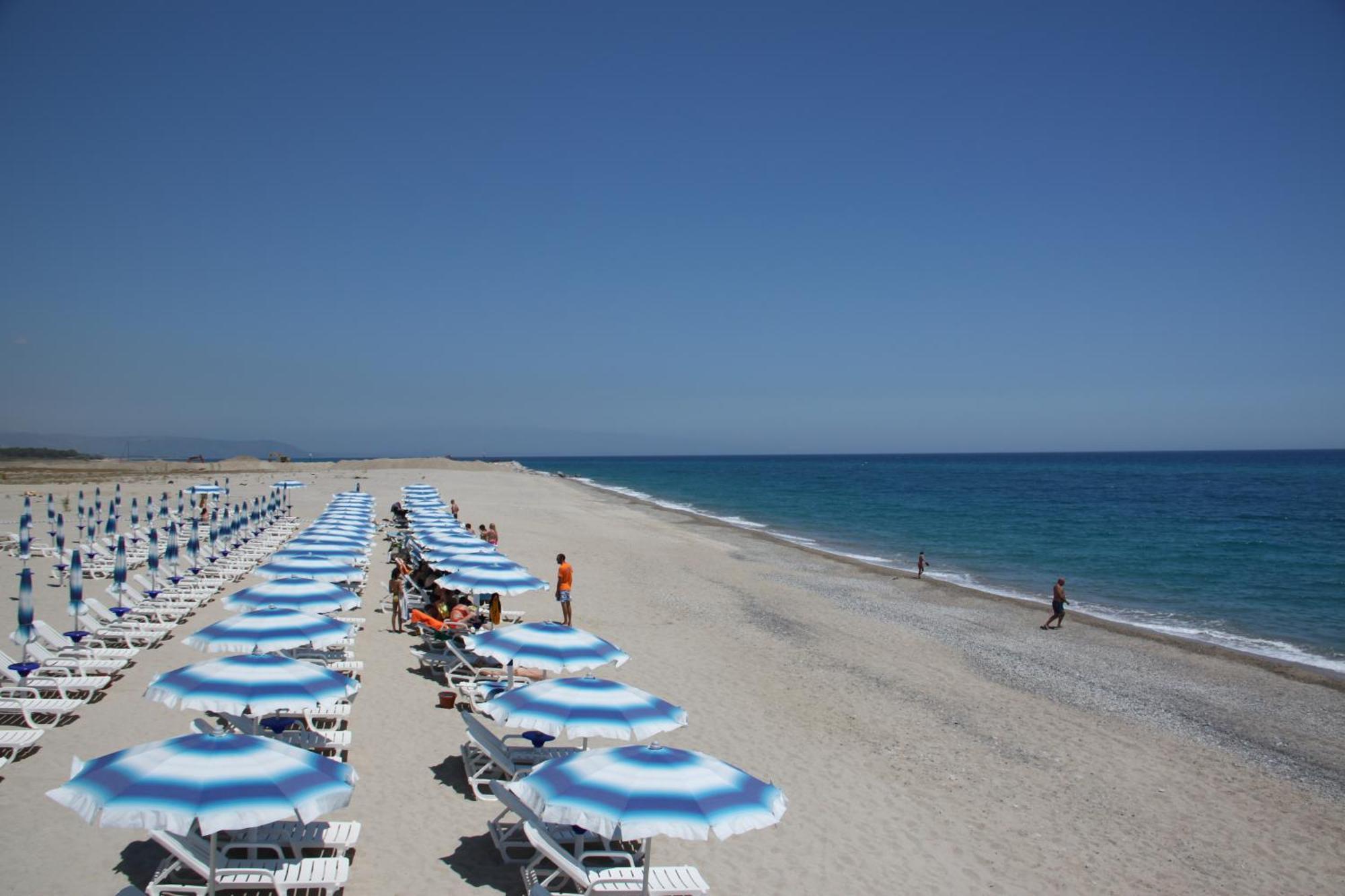 Club Esse Aquilia Beach Village Badolato Marina Exterior foto