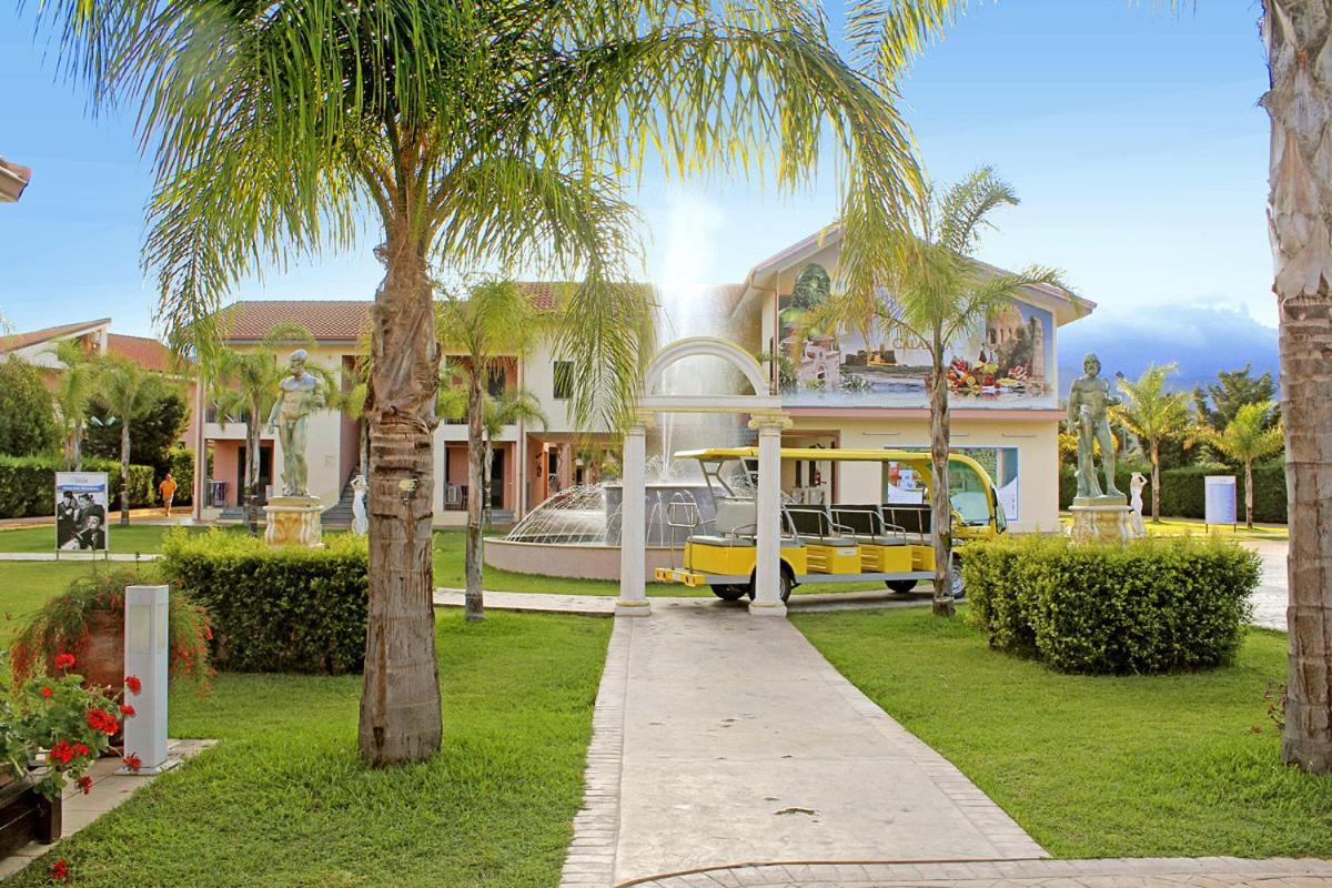Club Esse Aquilia Beach Village Badolato Marina Exterior foto