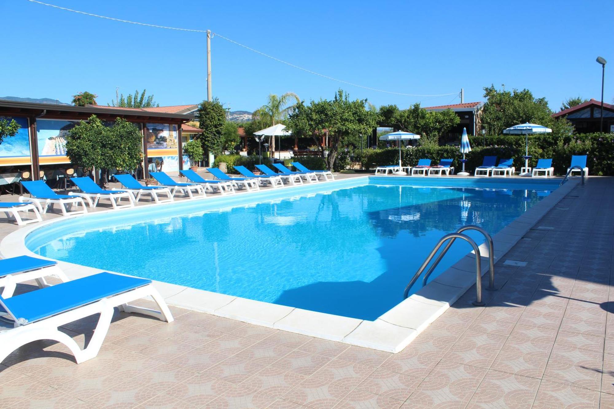 Club Esse Aquilia Beach Village Badolato Marina Exterior foto